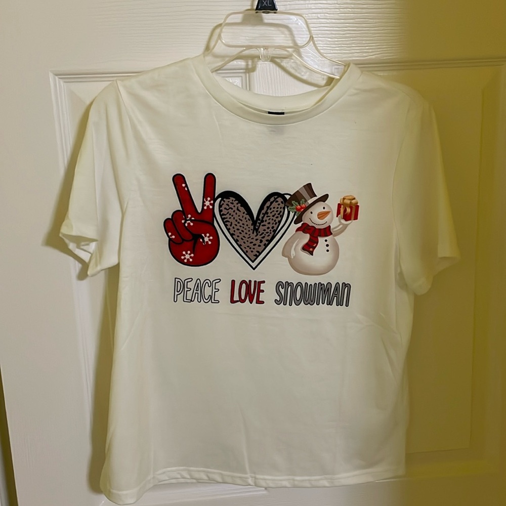 NWOT SHEIN PEACE LOVE SNOWMAN TOP